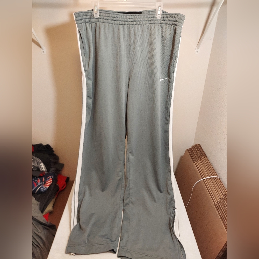 Men's Nike Basketball Dri-fit Gray w/White Stripes Warmup Pants 38×33